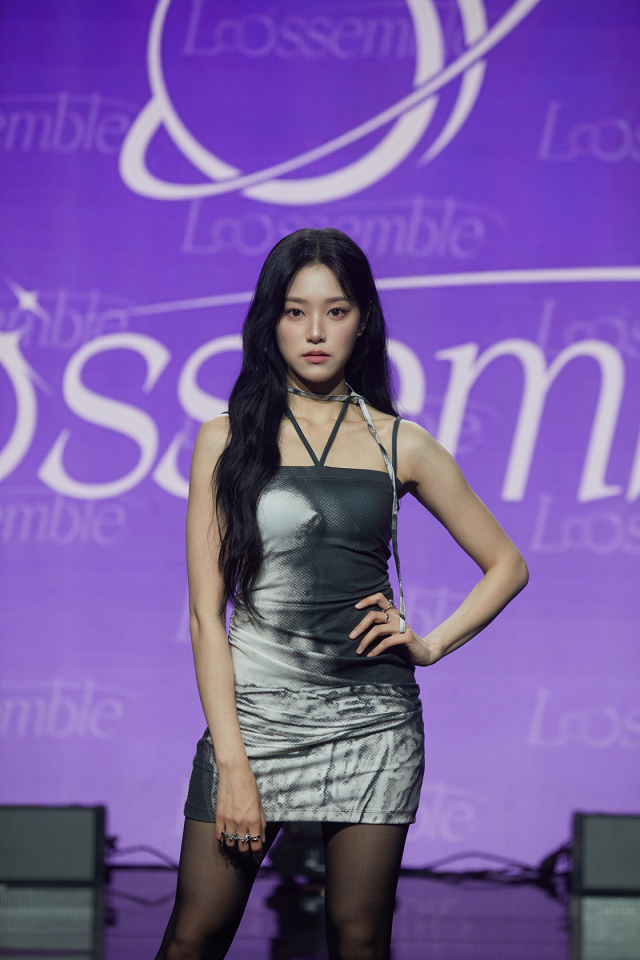 걸그룹 루셈블(Loossemble) 멤버 현진이 10일 오후 서울 강남구 일지아트홀에서 진행된 데뷔 앨범 '루셈블(Loossemble)' 발매 기념 미디어 쇼케이스에서 포즈를 취하고 있다. / 사진=씨티디이엔엠