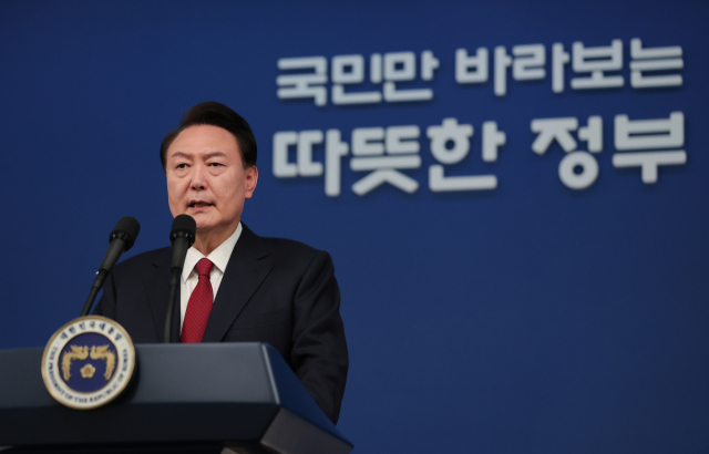 윤석열 대통령이 2024년 갑진년 새해 첫날인 1일 서울 용산 대통령실 청사에서 신년사를 발표하고 있다. 사진 제공=대통령실