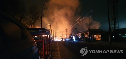 'LPG 충전소에서 가스 새고 있다' 땅 흔들리며 연쇄 폭발…5명 중경상