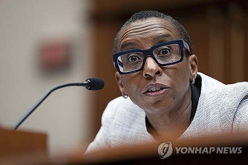 잇단 '논문표절의혹'에 하버드대 첫 '흑인 총장' 사임