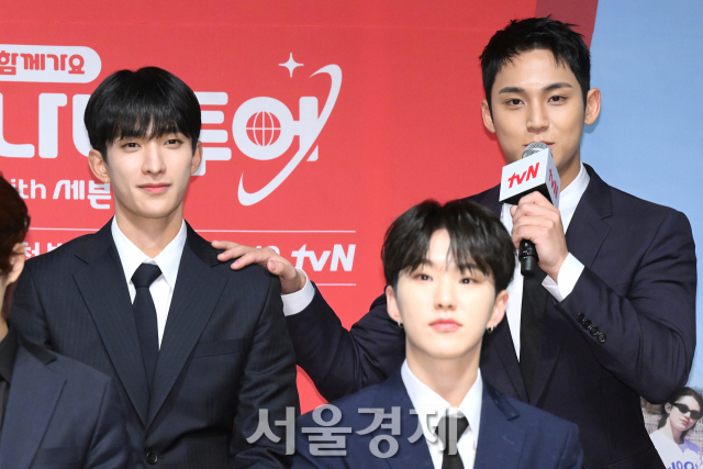 그룹 세븐틴(SEVENTEEN) 민규가 3일 오후 서울 강남구 엘리에나호텔에서 진행된 tvN 새 예능프로그램 ‘나나투어 with 세븐틴’ 제작발표회에서 소감을 말하고 있다. 김규빈 기자