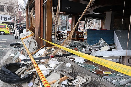 폭발사고로 난리났는데 불법체류자들, 폴리스라인 뚫고 훔친 물건들 보니…