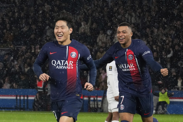 Lee Kang-in Leads PSG to 12th French Super Cup Victory with 2-0 Win over Toulouse - News Directory 3