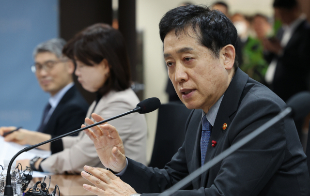 Financial Services Commission Chairman Kim Joo-hyun Announces Launch of Crown Finance Itda and Microfinance Itda Platforms for Low-Income Individuals