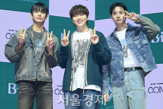 그룹 B1A4가 8일 오후 서울 광진구 예스24라이브홀에서 진행된 미니 8집 ‘커넥트(CONNECT)’ 발매 기념 쇼케이스에서 소감을 말하고 있다. 김규빈 기자