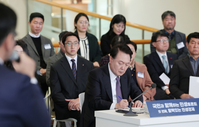 '소상공인 200만명 신용사면'…이달중 재건축 규제해소도 예고