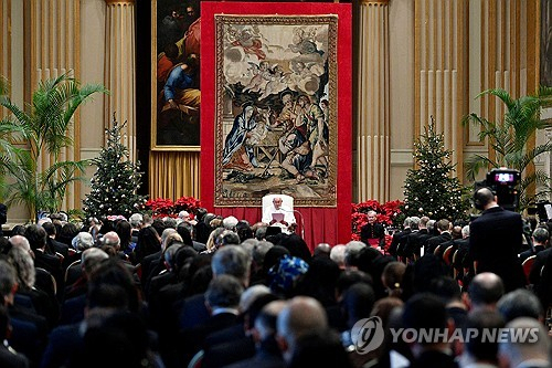 동성 커플 축복 허용했던 교황 '대리모 출산, 전세계적으로 금지해야'