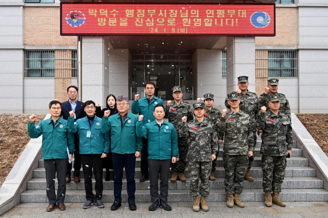 박덕수 인천시 행정부시장이 9일 최접경지역 안보점검을 위해 옹진군 연평도를 찾았다. 사진제공=인천시