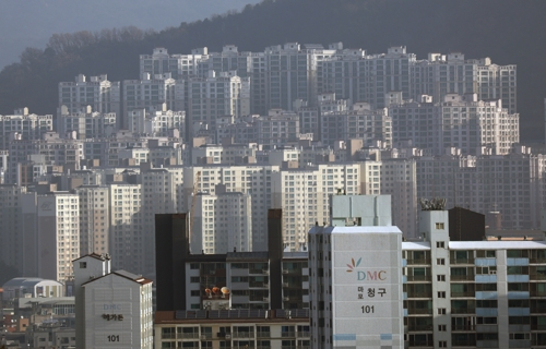 서울 마포구 하늘공원 인근에서 바라본 아파트 단지의 모습. /연합뉴스