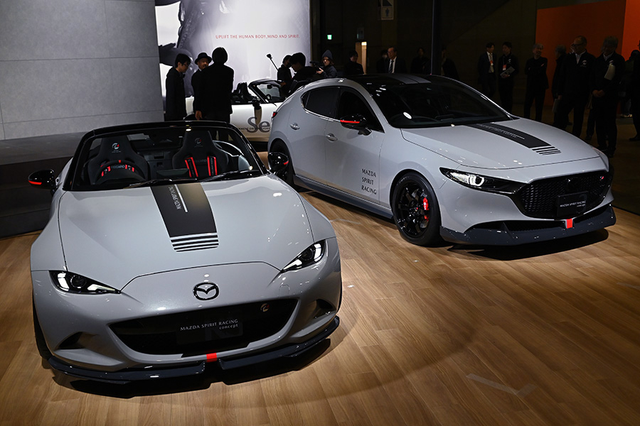 마쯔다 MX-5 마쯔다 스피릿 레이싱 컨셉과 마쯔다 3 마쯔다 스피릿 레이싱 컨셉. 김학수 기자