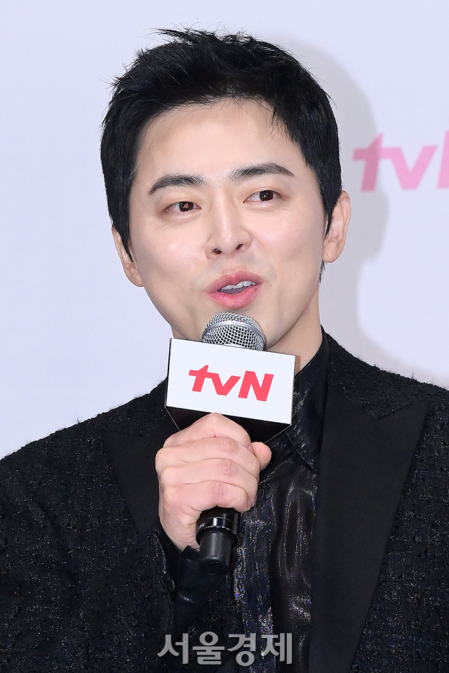 배우 조정석이 16일 오후 서울 구로구 라마다 신도림 호텔에서 진행된 tvN 새 토일드라마 ‘세작, 매혹된 자들’(극본 김선덕/연출 조남국) 제작발표회에서 소감을 말하고 있다. 김규빈 기자