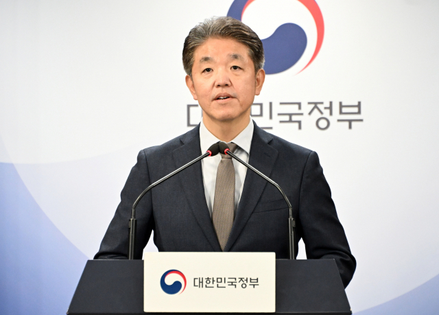 손동균 국무조정실 규제총괄정책관이 16일 정부서울청사에서 규제심판부회의 결과를 설명하고 있다. 성형주 기자