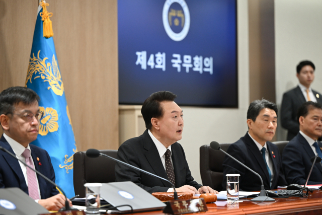 윤석열 대통령이 16일 서울 용산 대통령실 청사에서 열린 국무회의에서 발언하고 있다. 연합뉴스