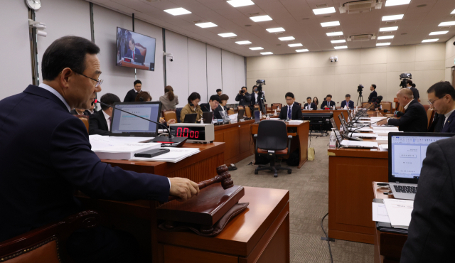 지난해 11월 16일 국회 연금개혁특별위원회가 전체회의를 하고 있다. 연합뉴스