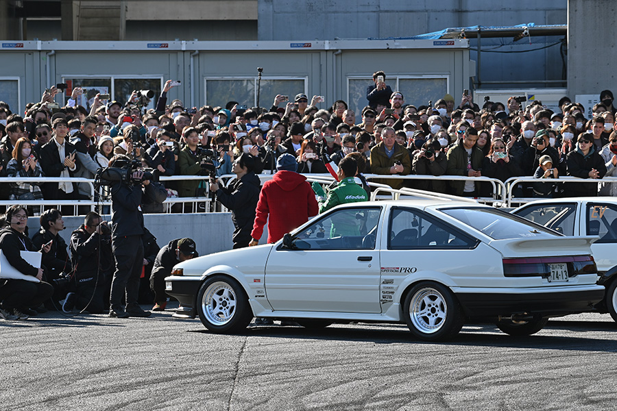 AE86 짐카나 배틀을 관람하기 위해 수 많은 사람들이 모여들었다. 김학수 기자