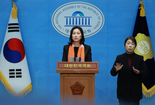 허은아 개혁신당 창당준비위원장이 18일 국회 소통관에서 기업 관련 정강정책을 발표하고 있다. 연합뉴스