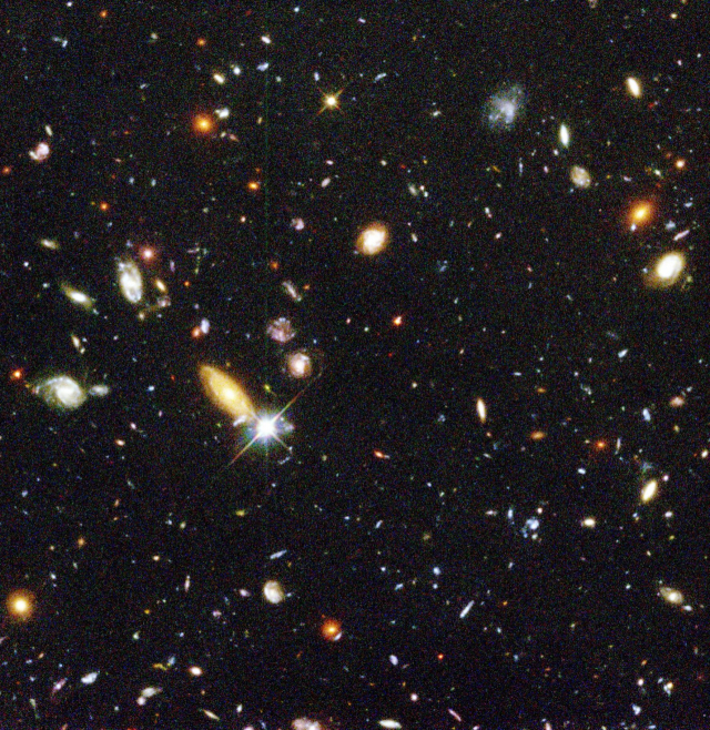 1995년에 촬영된 ‘허블 딥 필드’. 사진의 반짝이는 점 하나 하나가 은하이다. 사진제공=나사