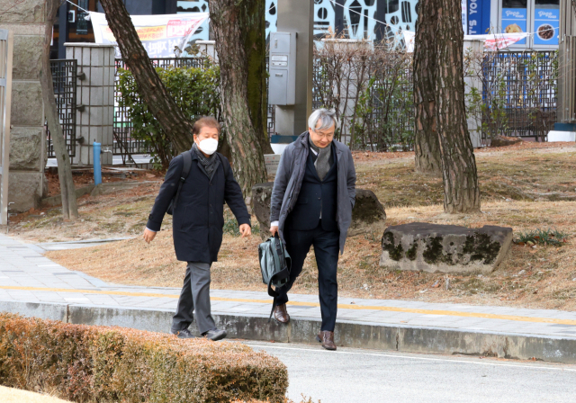 검찰, '통계조작 의혹' 김수현 전 정책실장 소환 조사