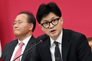 韓 "내 임기, 총선 끝나도 이어져"…尹은 대외일정 취소