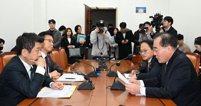 여야 ‘2+2 협의체’ 해체 수순…민생 법안, 다시 국회 상임위로