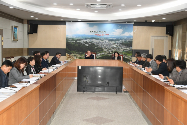 공약 사업 이행률 점검 중인 박형덕 동두천시장. 사진 제공=동두천시