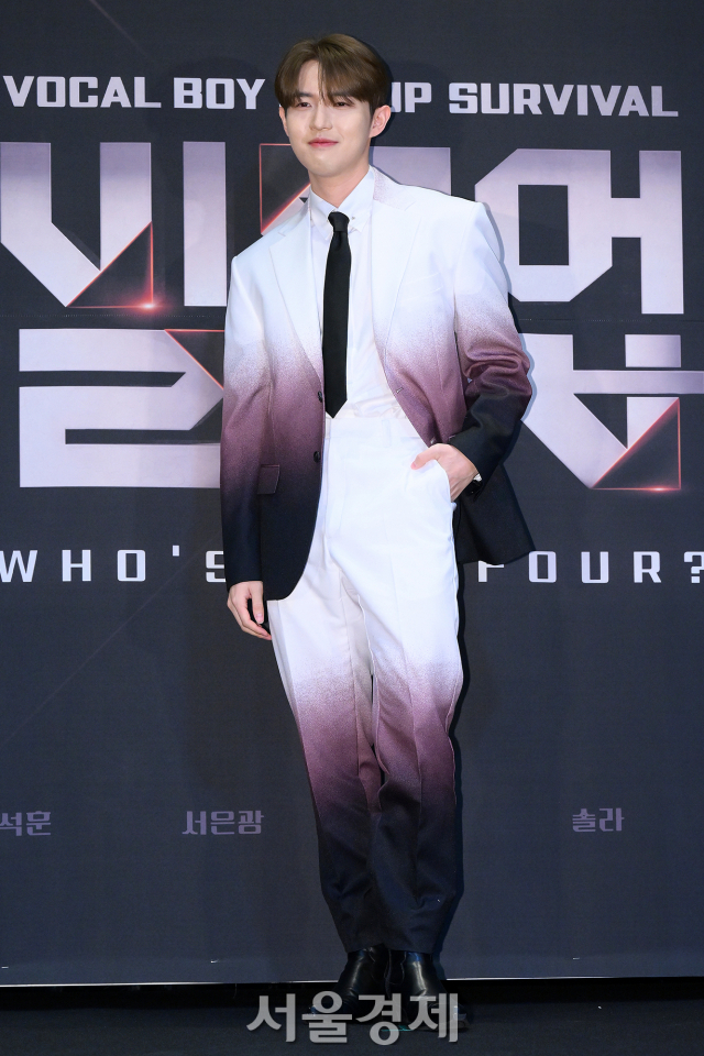 가수 김재환이 24일 오전 서울 마포구 CJ ENM 스튜디오에서 진행된 Mnet 예능 프로그램 ‘빌드업 : 보컬 보이그룹 서바이벌’(이하 ‘빌드업’) 제작발표회에서 포즈를 취하고 있다. 김규빈 기자