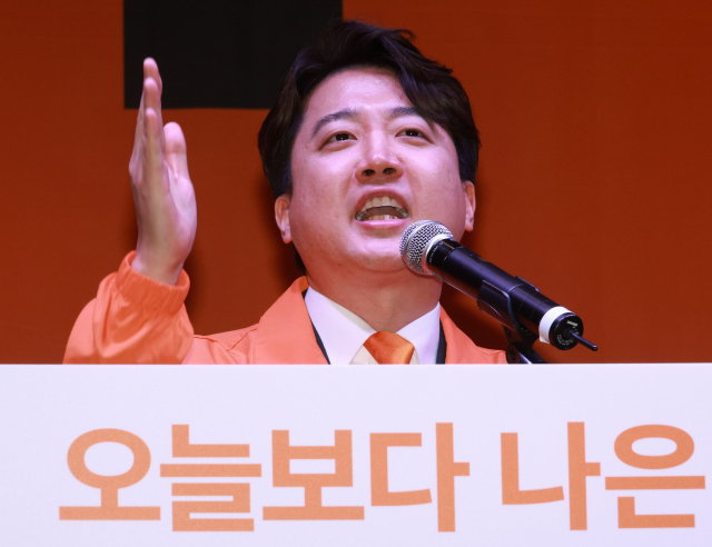 이준석 '무임승차, 경마장역 가장 많아'…노인회장 '툭하면 노인 탓'