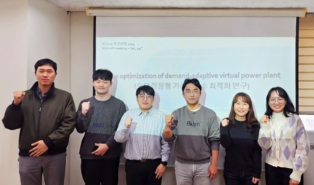 강동주(오른쪽 세번째) 해줌 연구소장과 김하나(오른쪽 두번째) KAIST 교수가 공동 연구를 진행하며 기념사진을 찍고 있다. 사진 제공=해줌