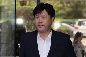 김용, 법원 보석 조건 어기고…위증교사 가담자 접촉 정황
