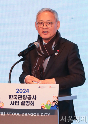 유인촌 장관이 ‘2024 한국관광공사 해외지사 사업설명회’에 참석해 축사하고 있다. 사진 제공=문체부