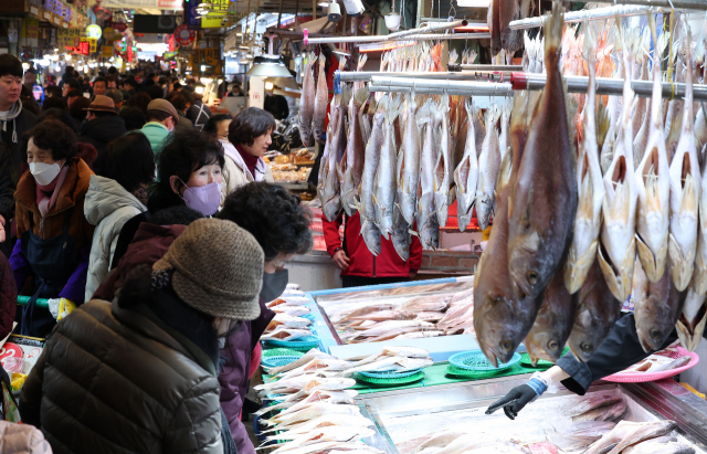 설 앞둔 부산진구의 한 전통시장. 사진 제공=연합뉴스