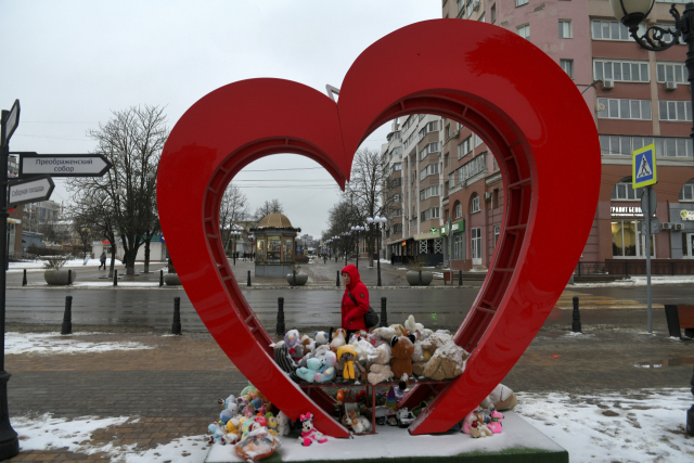 지난해 12월 30일 우크라이나의 미사일 공격으로 30명이 숨지고 25명이 다친 러시아 서부 벨고로드 시내에 당시 사망자들을 추모하는 기념물이 세워졌다. 연합뉴스
