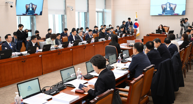지난해 11월 국회에서 산업통상자원중소벤처기업위원회 전체회의가 열리고 있다. 오승현 기자