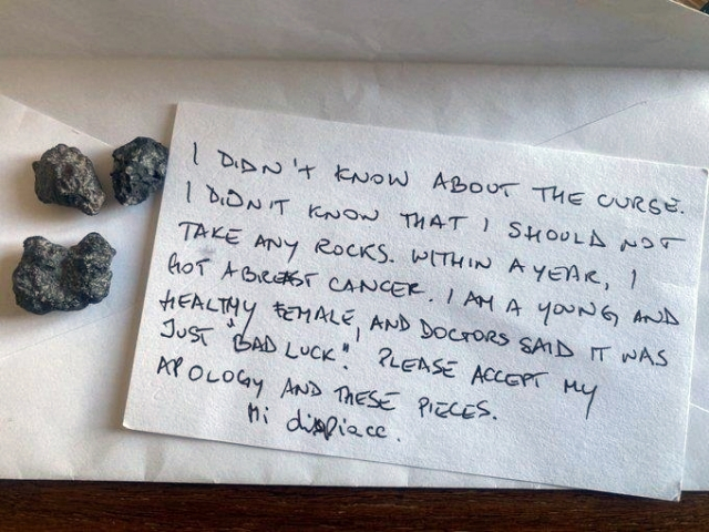 이탈리아 고대 도시 폼페이를 방문했던 한 관광객이 1년 전 가져간 화산암을 편지와 함께 돌려보냈다. 사진제공=폼페이 고고학공원