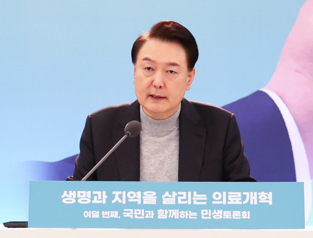尹 '소아과 오픈런, 의료인 전략적 고소고발 영향…법무부 신중해달라'
