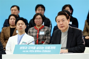 '계약형 지역필수의사제' 도입…장학금·교수채용·거주지원 보장