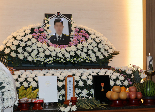 1일 경북 문경시의 한 장례식장에 순직 소방관 박수훈(35) 소방사의 빈소가 차려져 있다. 연합뉴스