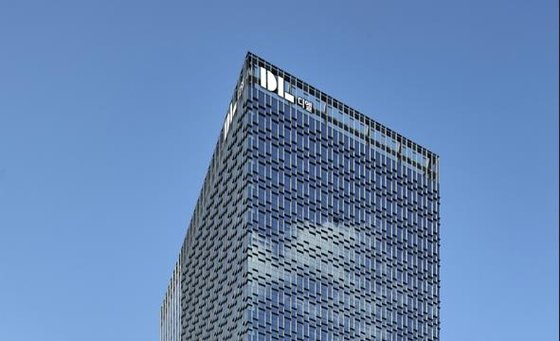 서울 종로구 평동에 위치한 DL이앤씨 사옥 'D타워 돈의문'. 사진제공=DL이앤씨