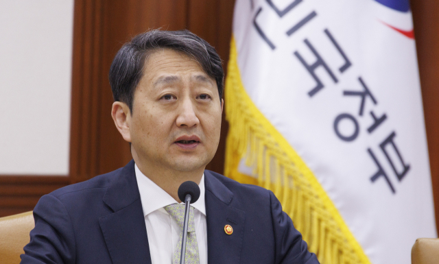 안덕근 산업통상자원부 장관이 2일 오전 서울 종로구 정부서울청사에서 열린 비상 경제 장관회의 겸 물가 관계 장관회의에 참석해 발언하고 있다. 연합뉴스