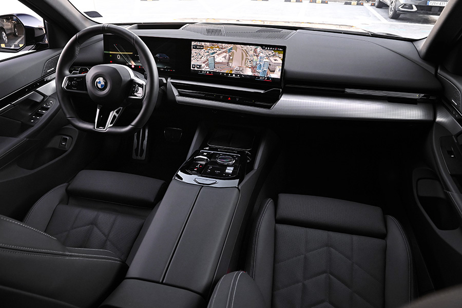 새로운 시대를 맞이한 BMW의 프리미엄 세단 - BMW 520i M 스포츠[별별시승]