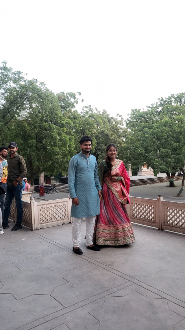 인도인 커플이 웨딩 사진 촬영을 하고 있는 모습. 자이푸르=연승기자