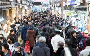 "조금이라도 싸게"…설 앞두고 붐비는 전통시장