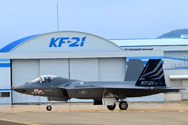경남 사천시 한국항공우주산업(KAI)에서 지상테스트 중인 차세대 한국형 전투기 KF-21 시제 1호기. 사천=사진공동취재