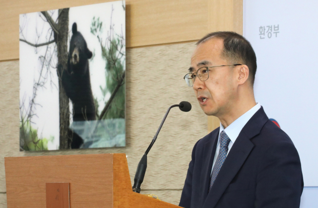 환경부 황계영 환경보건국장이 6일 정부세종청사에서 '어린이 환경보건 관리 대책'을 설명하고 있다. 연합뉴스