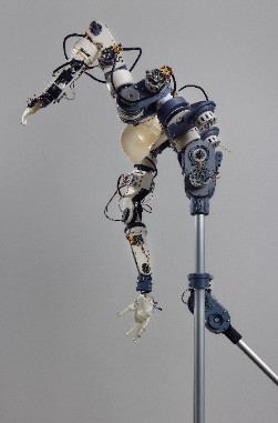 권병준의 ‘외나무다리를건너는로봇’. 사진 제공=국립현대미술관