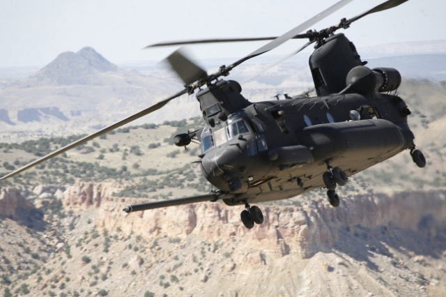 미 육군 160 특수작전항공연대 소속 MH-47G 특수전 헬기가 비행하고 있다. 사진 제공=미 육군