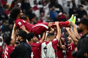 아피프 ‘PK 해트트릭’…카타르, 요르단 누르고 亞컵 2연패
