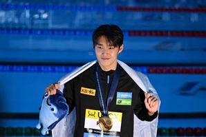 자유형 400m 김우민이 해냈다…韓수영 13년 만 세계선수권 金
