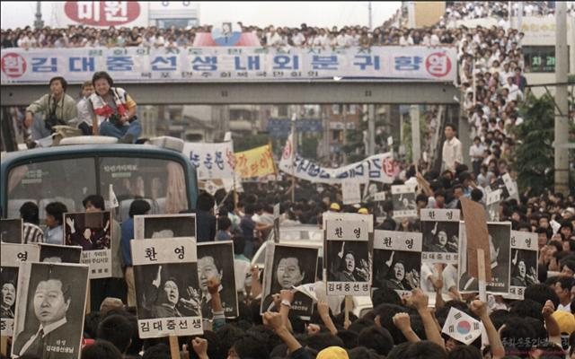 설 연휴 ‘다큐 영화’ 이승만·김대중 돌풍