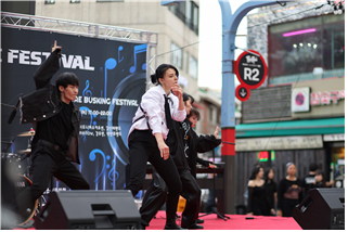 지난해 지역문화예술 행사 및 축제 지원사업 공모로 열린 홍대 뮤직 페스티벌에서 댄스공연이 펼쳐졌다. 사진 제공=서울 마포구
